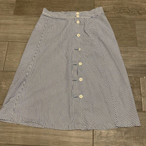 Light and breezy button up midi A-line skirt